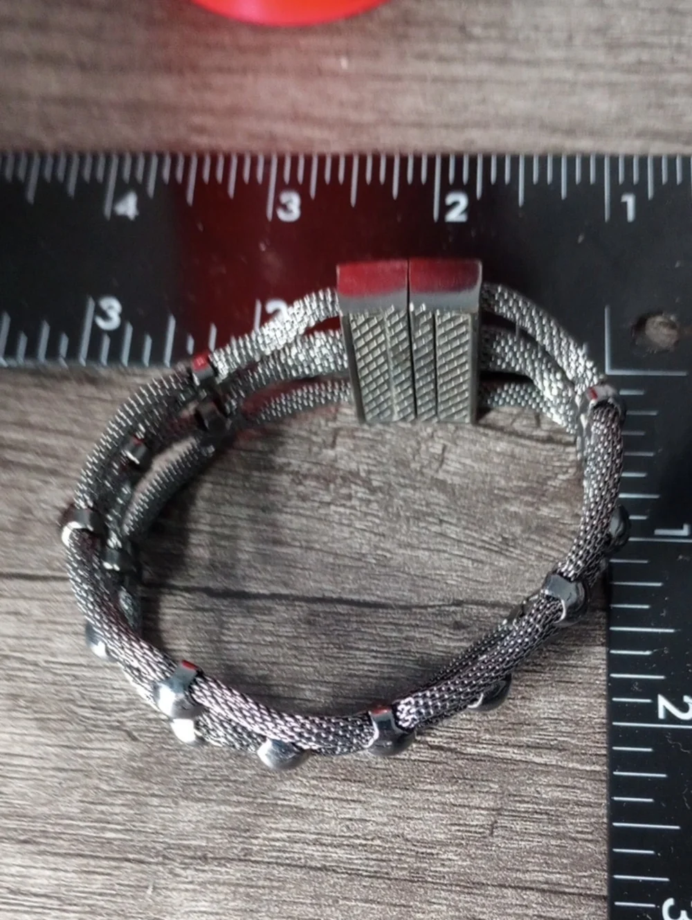 Metallic Black Nesh Victorian Styles Magnetic Closure Bracelet B1005